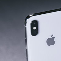 iPhone X デュアルレンズカメラの背面（外向けカメラ）の写真