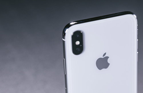 iPhone X デュアルレンズカメラの背面（外向けカメラ）