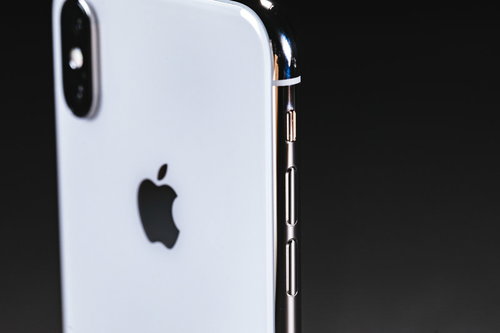 iPhone X のステンレススチール外枠の質感