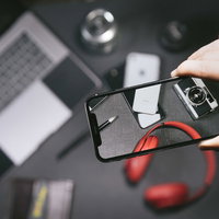 iPhone X の全画面表示を手に持つの写真