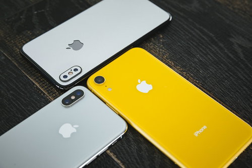 iPhone XS と iPhone XR