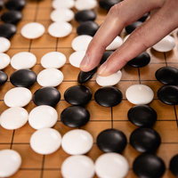 アタリを前にした自滅の一手～囲碁の対局で指す致命的なミスの写真