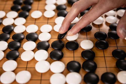 アタリを前にした自滅の一手～囲碁の対局で指す致命的なミス