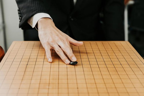 初手「天元」！の堂々たる一手