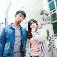 デートコースが定まらず小一時間悩み続ける男女の写真