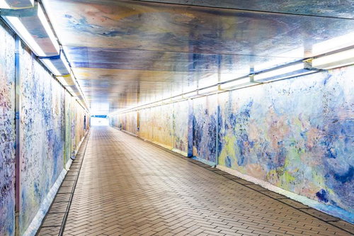 池袋の東西を繋ぐウイ・ロード、雑司が谷隧道の地下通路