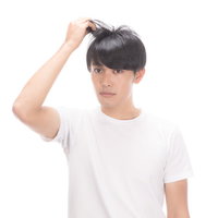 薄毛やAGAが気になりはじめた若い男性の頭髪悩みの写真