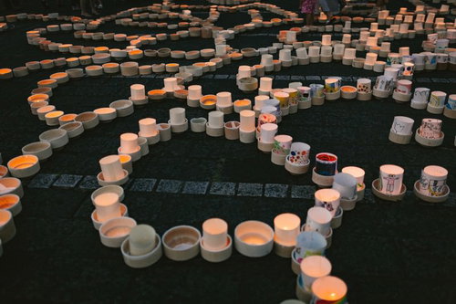 幽玄の美しさ「ボシ灯ろうまつり」の様子