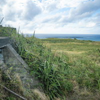 米軍IWOパブ入口付近から望む海の写真