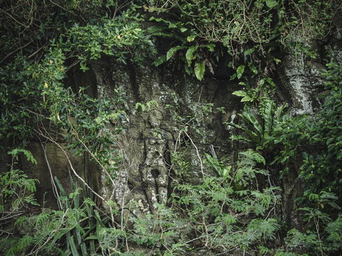 岩壁のマドンナの像