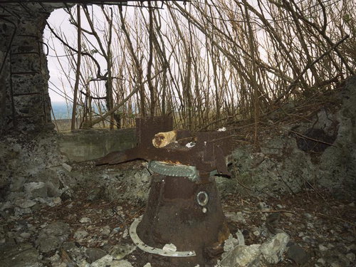 海軍南地区砲台群内部に残る12糎砲砲座