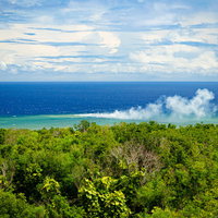 翁浜沖の海底噴火による水蒸気が風に流される様子の写真