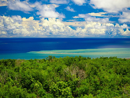 海底噴火によって変色した翁浜沖の海
