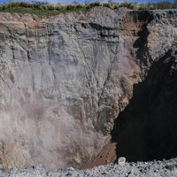 ▲鶯地獄の切り立った壁の写真