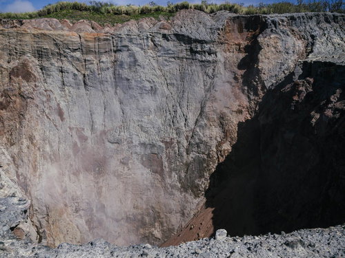 ▲鶯地獄の切り立った壁