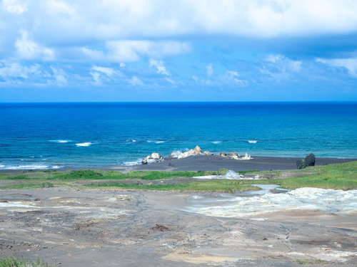 湯気が立つ日迎浜の岩