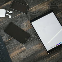 プレゼン資料作成に使いやすい白いタブレットの写真