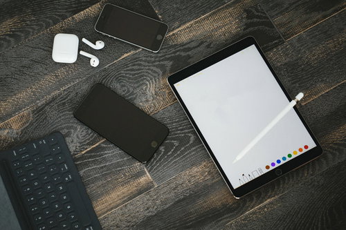 プレゼン資料作成に使いやすい白いタブレット