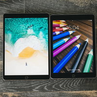 ディスプレイのサイズが異る2台のタブレットの写真