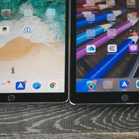 2台のタブレット端末の比較の写真