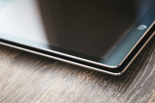 サイズの違うタブレットの側面