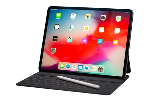 Apple Pencilを乗せた12.9インチiPad Pro 2018とSmart Keyboard Folio