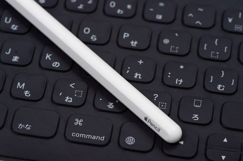 キーボード上のApple Pencil（Smart Keyboard Folio）