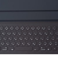 iPad Pro用のグレーカバーキーボードの写真