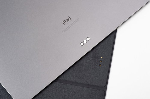 iPad Pro 2018とSmart Keyboard Folioの接続する金属部分