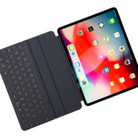 iPad Pro 2018の画面とキーボードの写真