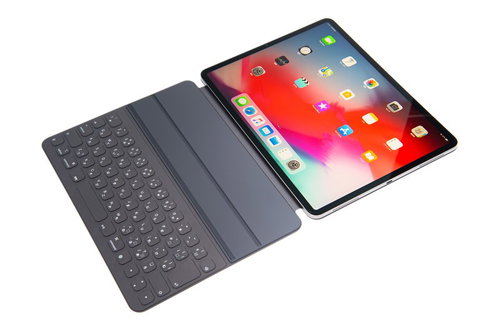 Smart Keyboard Folioを取り付けたiPad Pro 2018
