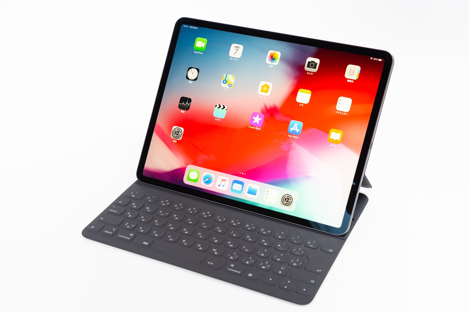 iPad Pro 2018にSmart Keyboard Folioを装着してスタンド立て