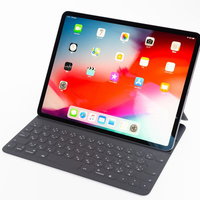 12.9インチ iPad Pro 2018とSmart Keyboard Folioの組み合わせの写真