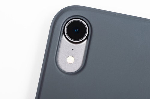 iPad Proにカバーを装着したカメラ部分