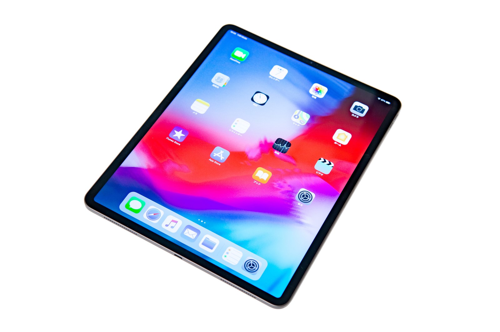 iPad Pro 2018の12.9インチディスプレイに表示されたホーム画面とアプリアイコン