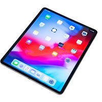 iPad Pro 2018の12.9インチディスプレイに並ぶホーム画面のアイコンの写真