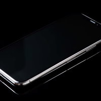 フレーム枠が目を引く iPhone X スペースグレイの写真