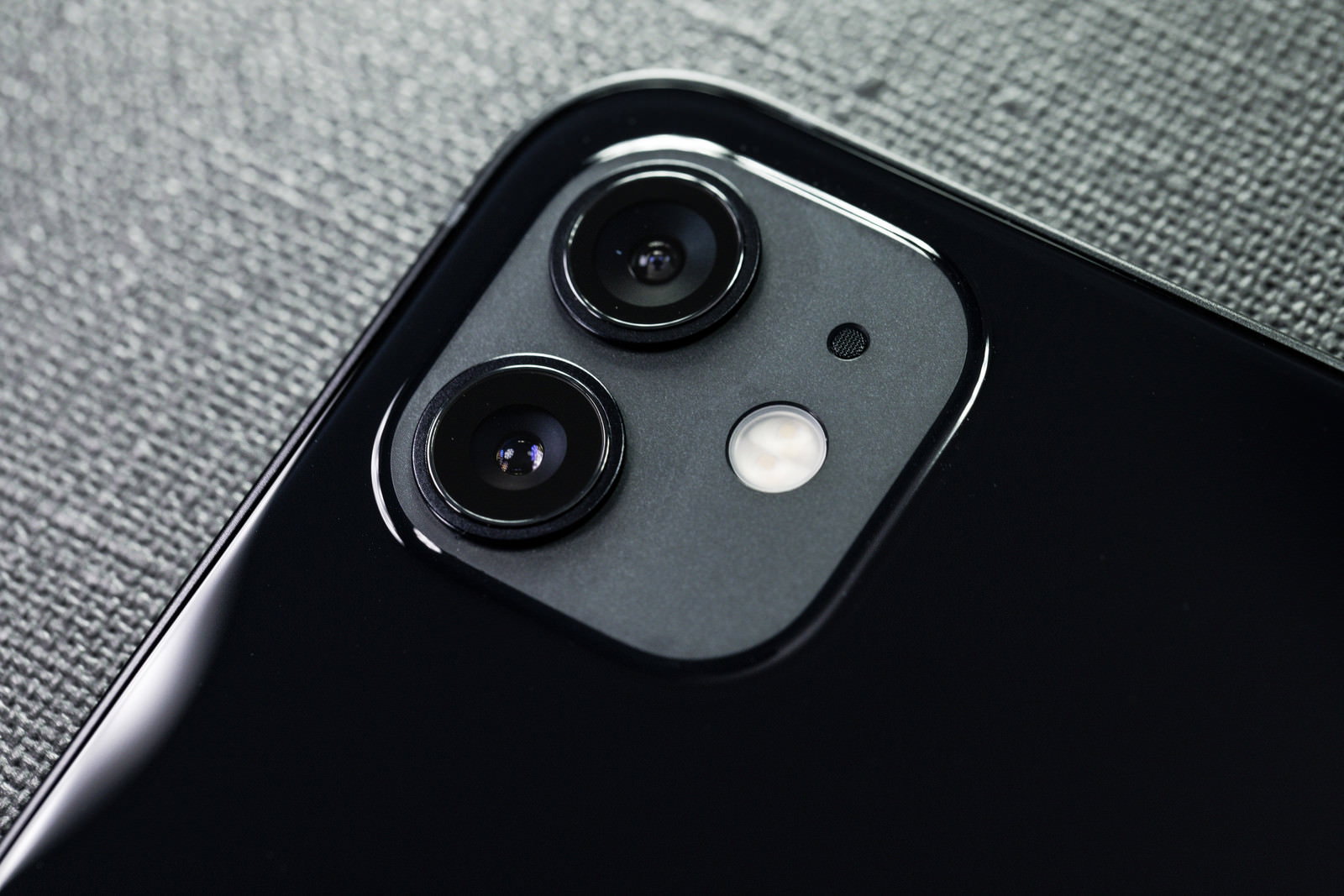 iPhone 12 ブラック（リアカメラ部分とレンズ）の写真素材 - フリー 