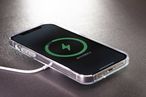 MagSafe対応、急速充電中のiPhone 12