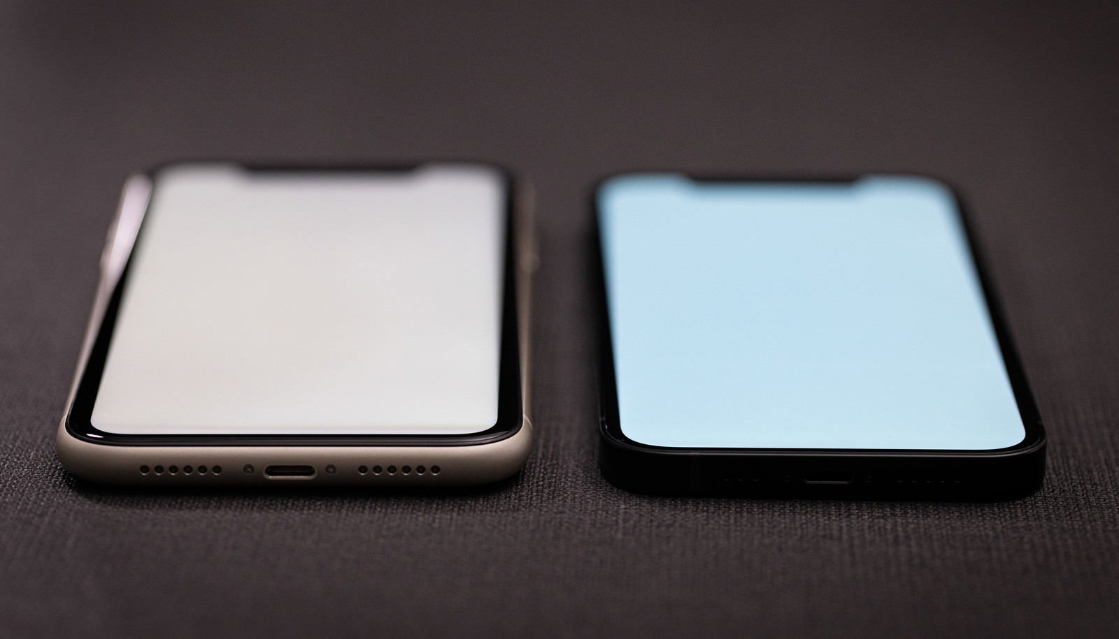 iPhone 11とiPhone 12の横並び比較