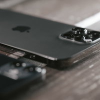 iPhone 12 Pro のリアカメラ部分の写真