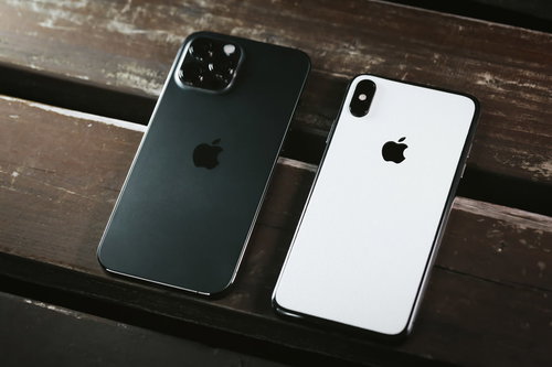 iPhone 12 Pro と iPhone X
