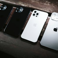 浮かび上がるの iPhone 12 Pro Max の Apple ロゴマークの写真