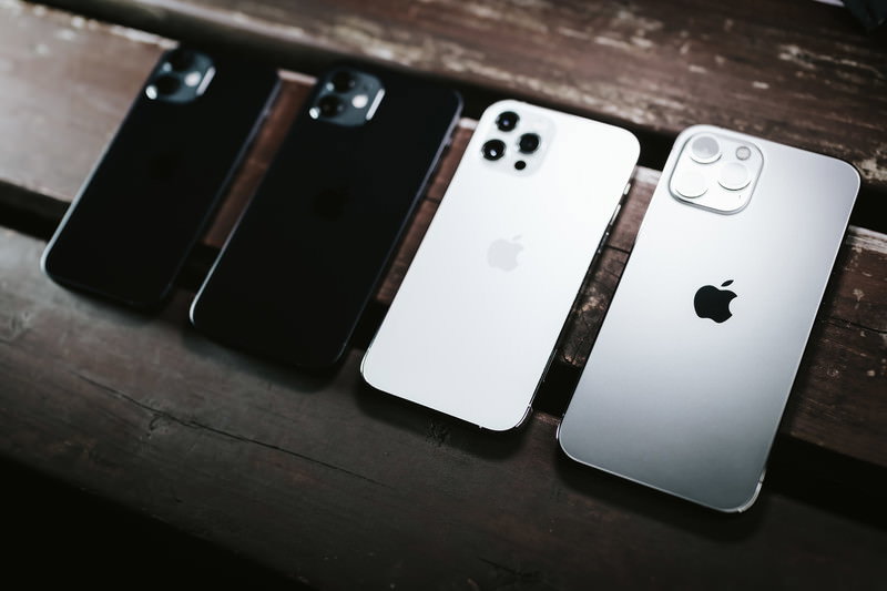 iPhone12Pro、ホワイト スマートフォン トリプルカメラ iPhone 12 Pro｜価格比較・SIMフリー・最新情報 - 価格.com