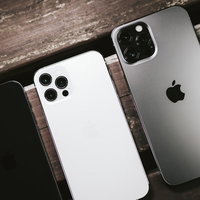 iPhone 12シリーズ3台を並べた比較の写真