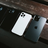 iPhone 12 Pro Max の複数台並べの写真