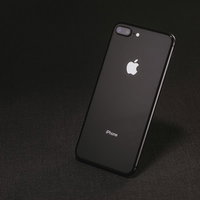 高級感あるスマートフォンのiPhoneの写真