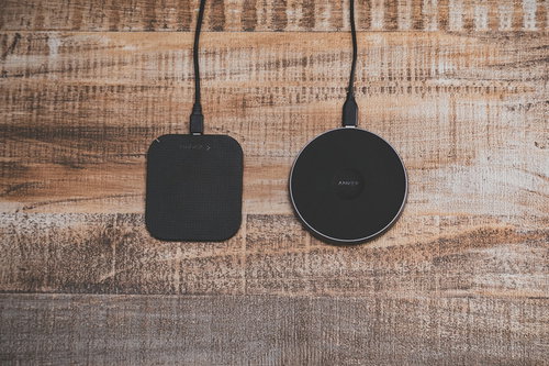 ワイヤレス充電パッド2台の比較