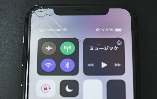 iPhoneの角を落として破損させた時のヒビと傷