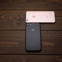 新しいiPhoneと古いiPhoneの比較の写真